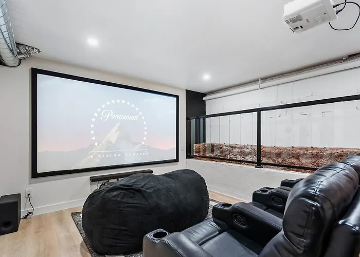 Holiday home Sage House Modern Retreat Hot Tub, Theater, Gmrm!