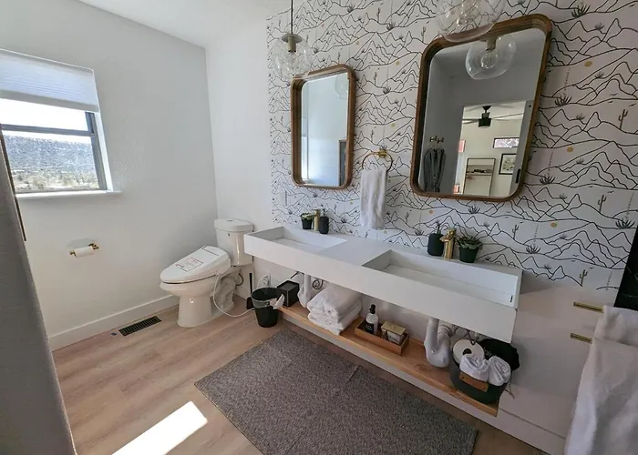 Holiday home Sage House Modern Retreat Hot Tub, Theater, Gmrm!