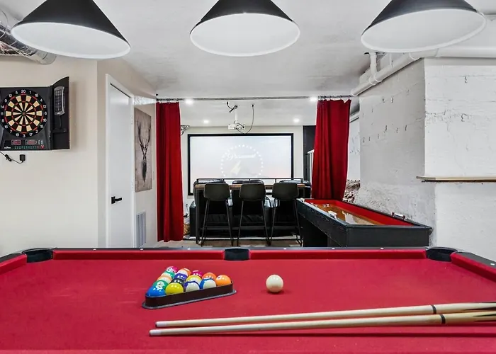 Holiday home Sage House Modern Retreat Hot Tub, Theater, Gmrm! *
